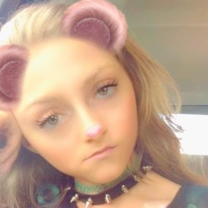 Meet your Posher, Chloe